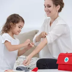 JUEGO "EL DOCTOR" - En madera de caucho sustentable - LeBebot.com