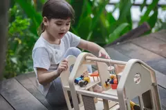 CASA DE MUÑECAS PORTÁTIL ¡De madera de Caucho! + BEBOTE BORIS en internet
