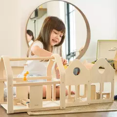 Imagen de CASA DE MUÑECAS PORTÁTIL ¡De madera de Caucho!