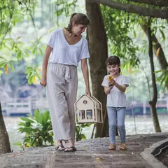 CASA DE MUÑECAS PORTÁTIL ¡De madera de Caucho! en internet