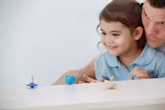 TROMPOS GIRATORIOS - Madera de Caucho y pigmentos orgánicos - tienda online
