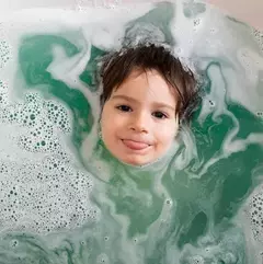 POLVO MÁGICO ¡Para la hora del baño! Tiñe y perfuma el agua - LeBebot.com