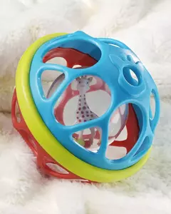 PELOTA CON SONAJERO - Sophie La Girafe - comprar online