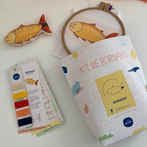 KIT DE BORDADO ANIMALES AUTOCTONOS "PEZ DORADO" - comprar online