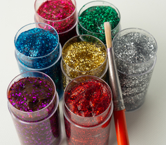 Dactilo pintura en bolsita colores con brillitos en internet
