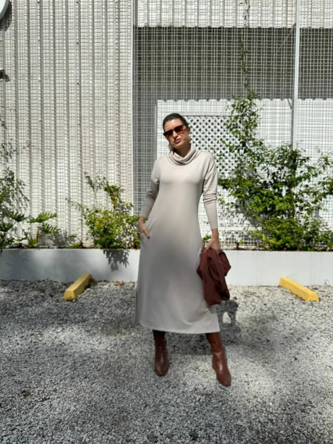 Vestido Solto Gola Volumosa Manga Longa E Bolsos Laterais Soror