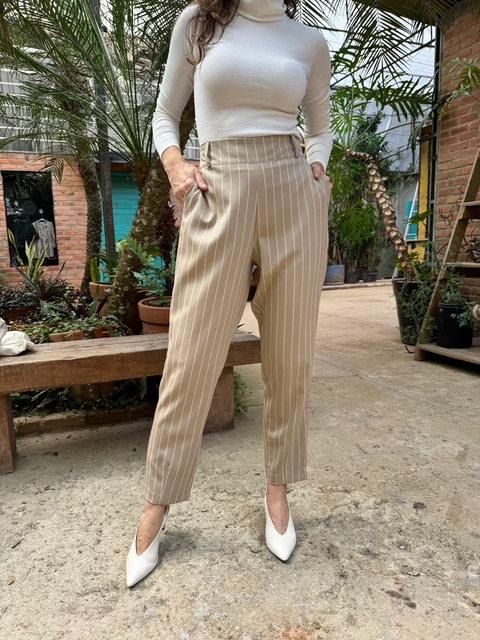 Calça listras neutra alfaiataria casual cós com elásticos nas costas Simone Froza