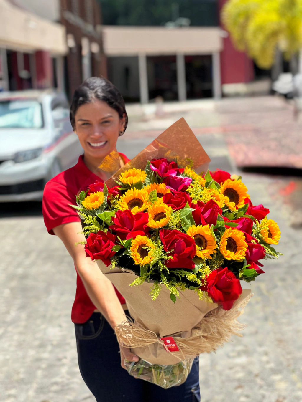 Buquê GG - 12 Rosas Vermelhas e 12 Girassóis