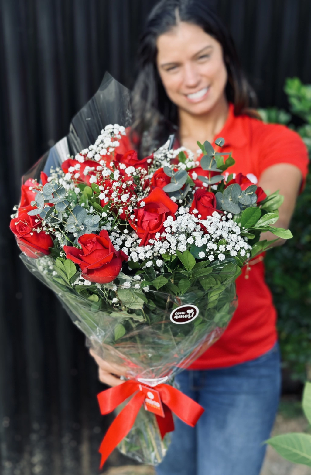 Buquê com 12 rosas vermelhas - Cristal Flora