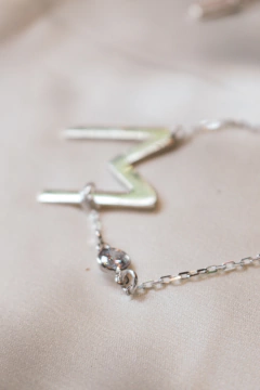 PULSERA DE PLATA CON INICIAL Y DETALLE EN CUBIC - comprar online