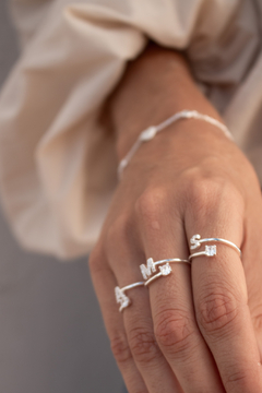 ANILLO CON INICIAL REGULABLE