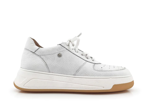 Zapatilla de cuero. Color blanco.