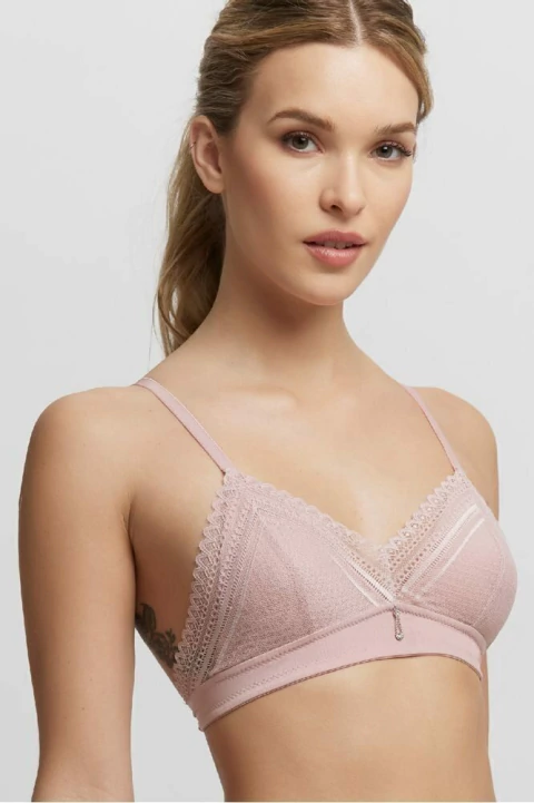 TRIÁNGULO CON BASE DE MICROFIBRA Y PUNTILLA (4362 SELU)