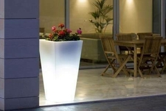 Maceta Luminosa Piramidal 67cm Plástica Eventos Deco