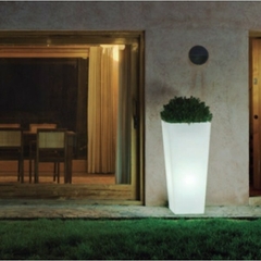 Maceta Luminosa Piramidal 67cm Plástica Eventos Deco - Minimal Iluminacion