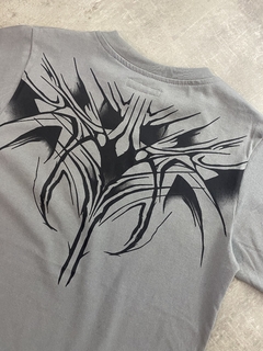Remera unisex Apolo gris #Bardo en internet