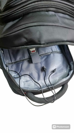 MOCHILA CON CANDADO Y USB - VESTIRMAS