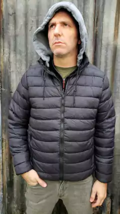 CAMPERA CAPUCHA DESMONTABLE