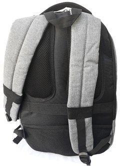 MOCHILA PIERRE CARDIN CON CONECTOR USB - tienda online