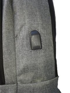 Imagen de MOCHILA PIERRE CARDIN CON CONECTOR USB