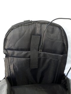 MOCHILA PIERRE CARDIN CON CONECTOR USB