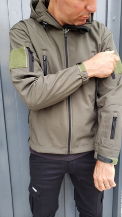 CAMPERA TACTICA CON CAPUCHA - comprar online