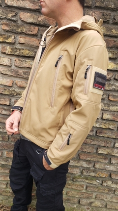CAMPERA TACTICA CON CAPUCHA en internet