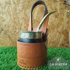 Porta mate cuero para el auto