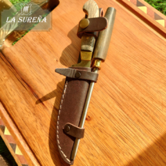 Juego cuchillo con chaira en vaina cabo madera y bronce 22 cm en internet