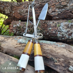 Juego de pinza expulsora y cuchilla parrillera 39 cm