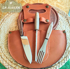 Juego de asado triple cubiertos en cuero