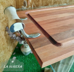 Tabla madera saligna 30x48 cm con manija Hueso y Alpaca en internet