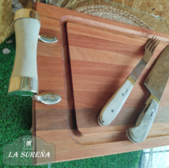 Tabla madera saligna 30x48 cm con manija Hueso y Alpaca - LA SUREÑA
