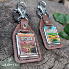 Llavero símil cuero y dije