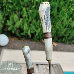 Juego de asador pinza expulsora y cuchilla cabos ciervo anillado 42 cm - LA SUREÑA