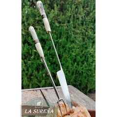 Juego de asador pinza expulsora y cuchilla cabos ciervo anillado 42 cm en internet