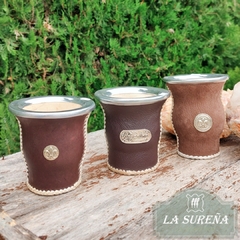 Mate calabaza forrado cuero con dije alpaca