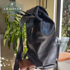 Imagen de mochila de cuero que se convierte en morral