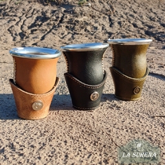mate de calabaza forrado en cuero con base y dije - LA SUREÑA
