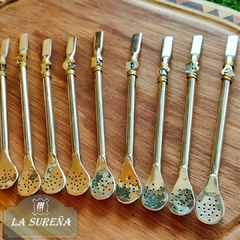 bombilla de alpaca paleta con inicial y detalle Bronce