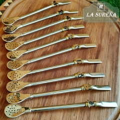bombilla de alpaca paleta con inicial y detalle Bronce - LA SUREÑA