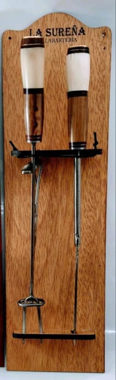 Juego Parrillero de pinza y cuchillo con presentación 38 cm