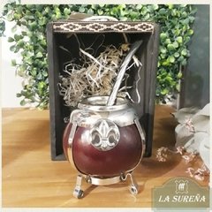 Juego de mate de alpaca y bombilla en caja con visor