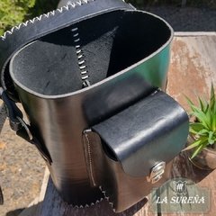 Imagen de Porta termo cuero con bolsillo al frente