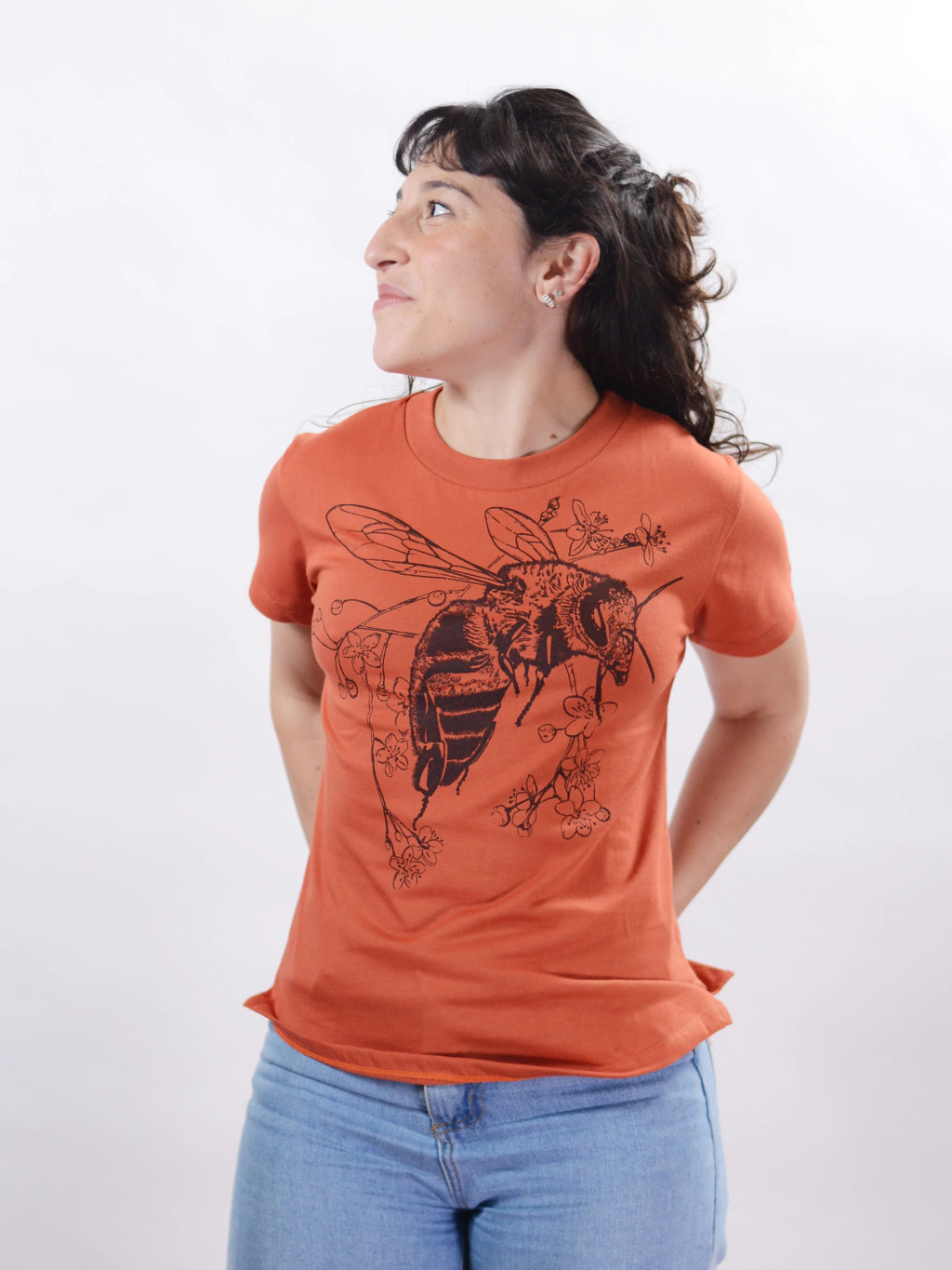 Remera manga corta ABEJA color ladrillo - mujer