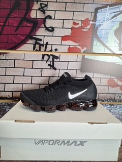 NIKE VAPORMAX NEGRA PIPA BLANCA