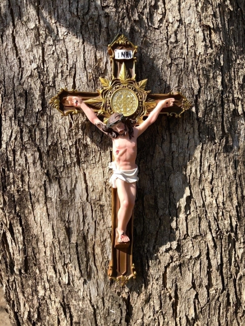 Crucifixo de resina