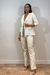 Blazer Ponto Roma feminino com ombreiras, modelagem perfeita e comprimento alongado.