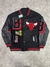 Campera Chicago Bulls Bomber Negro Letra B SKU J904 *