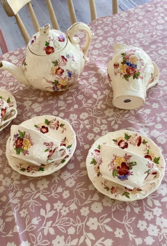 Juego de té de loza japonesa en internet